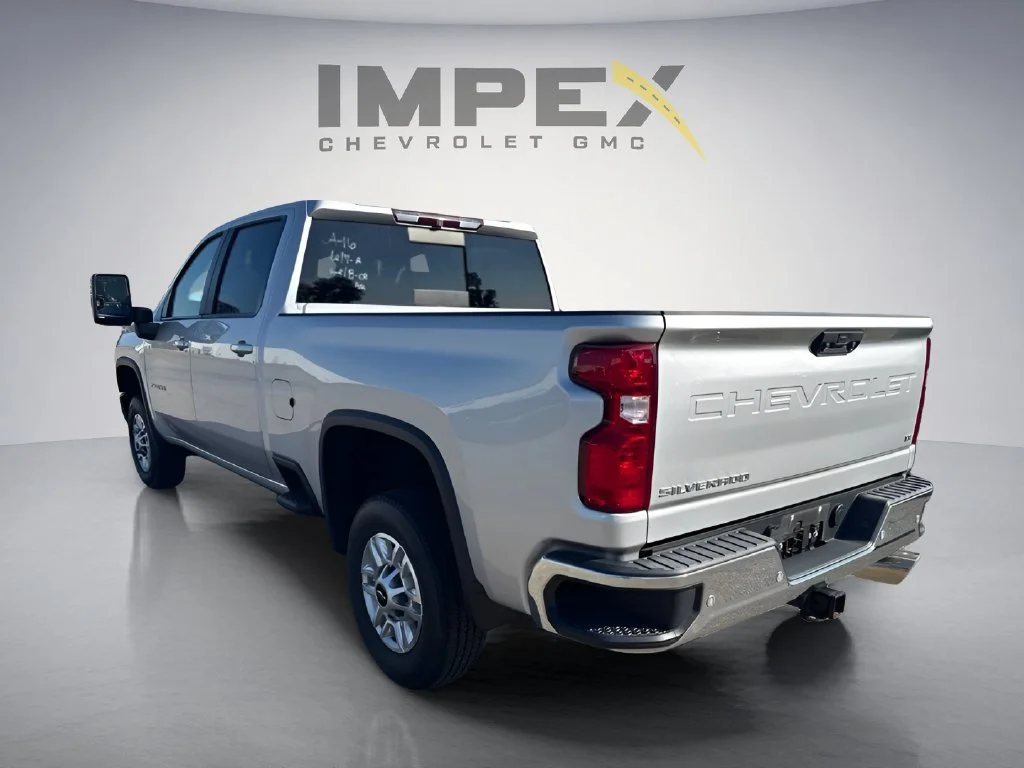 Used 2023 Silver Ice Metallic Chevrolet LT image 3