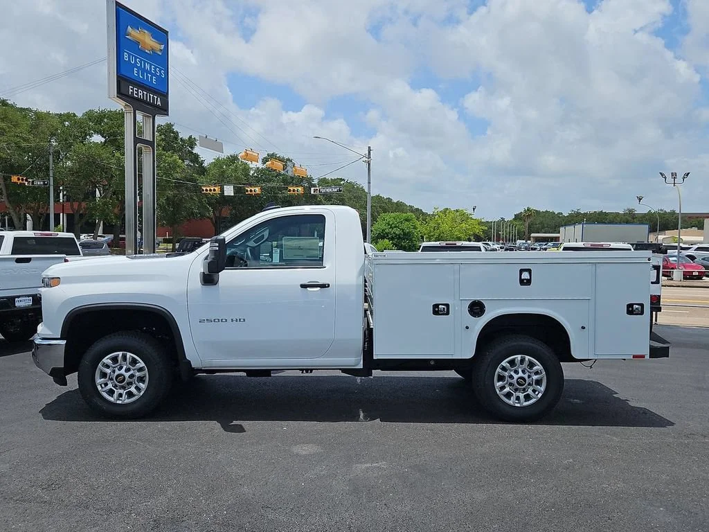 New 2026 Summit White Chevrolet WT image 2