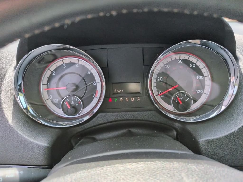 Used 2015 Black Dodge SXT image 21