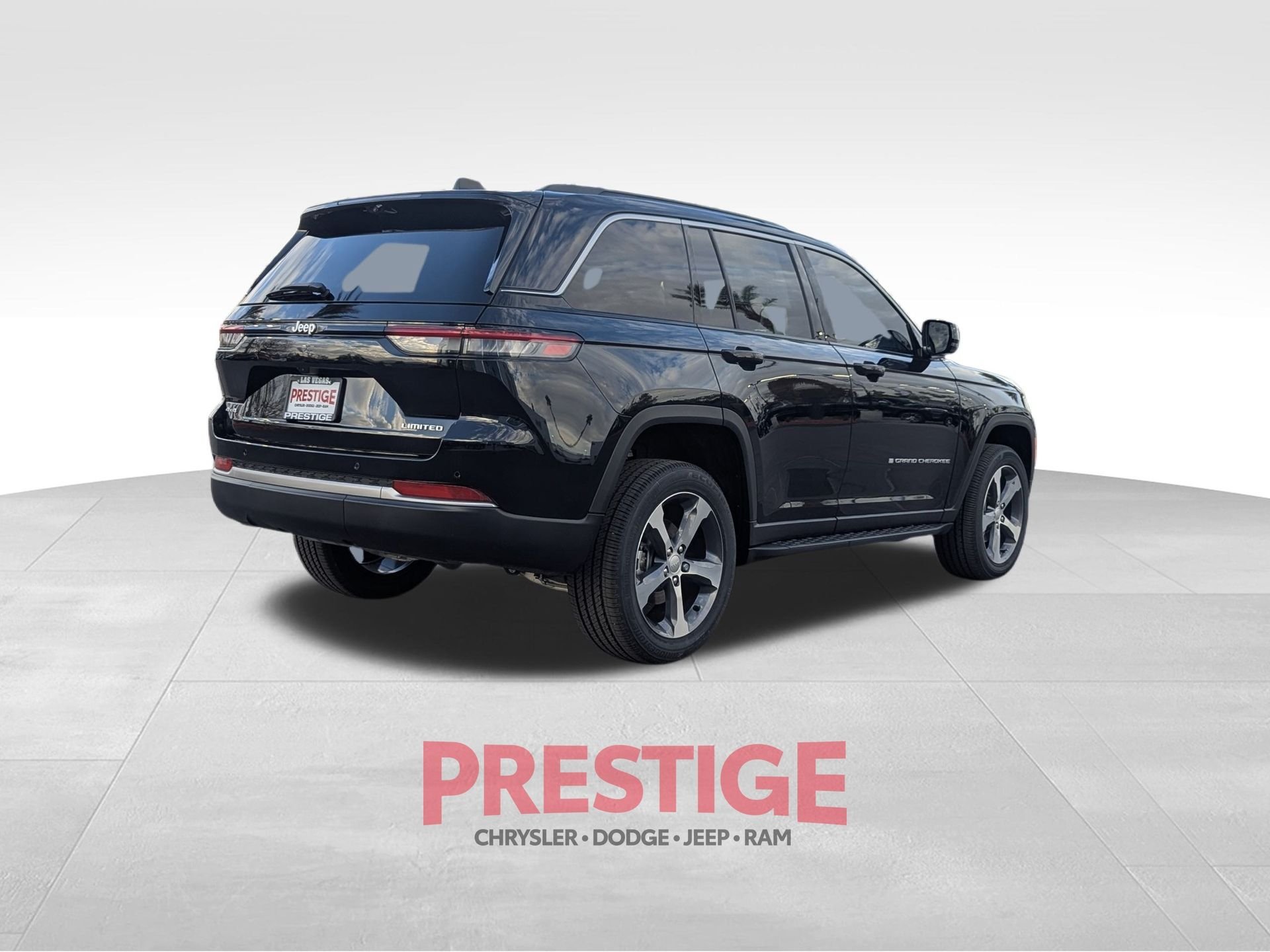 New 2026 Diamond Black Crystal Pearlcoat Jeep Limited image 5