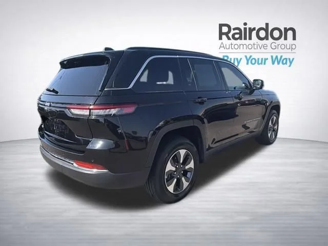 Used 2024 Diamond Black Crystal Pearlcoat Jeep 4xe image 7