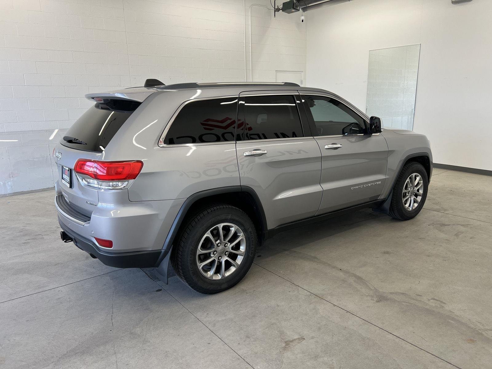 Used 2015 Billet Silver Metallic Clearcoat Jeep Limited image 4