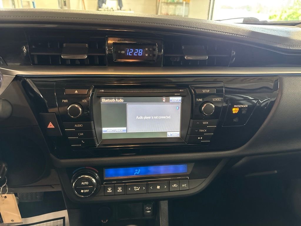 Used 2015 White Toyota S Plus image 21