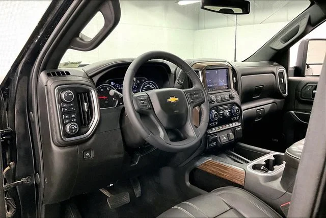 Used 2022 Black Chevrolet High Country image 16