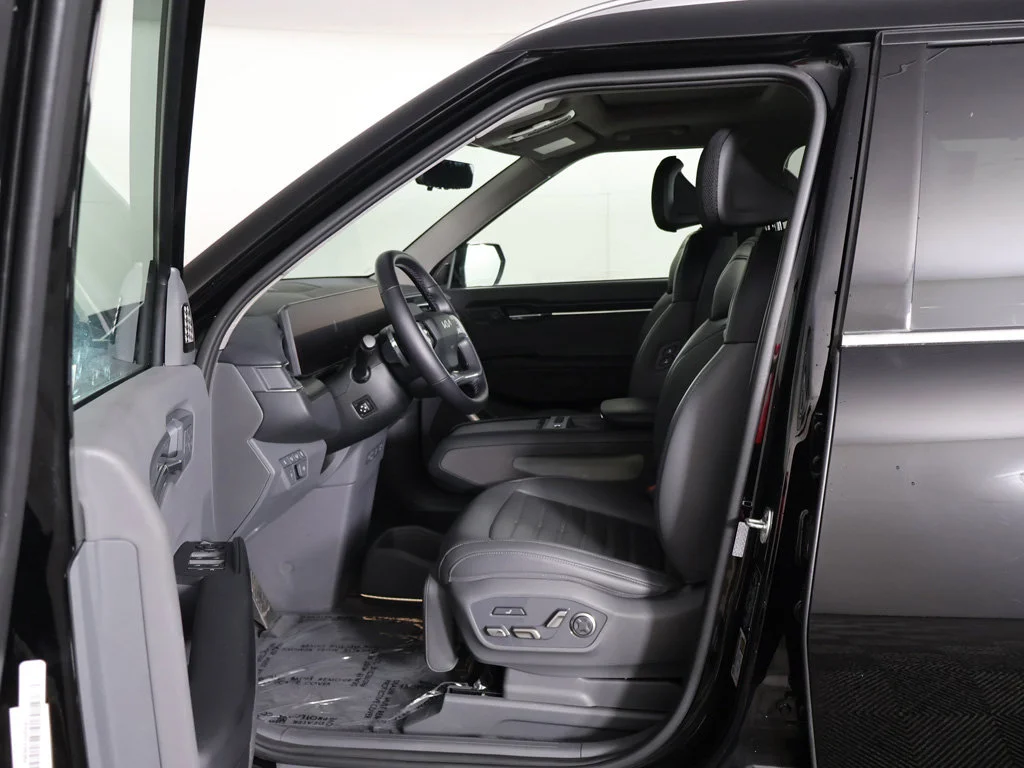 Used 2024 Black Kia Land image 33