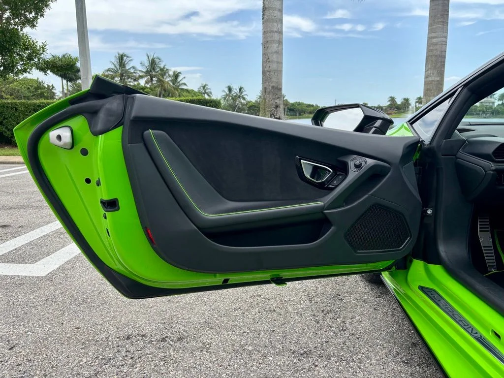 Used 2021 Verde Mantis Pearl Lamborghini  image 19
