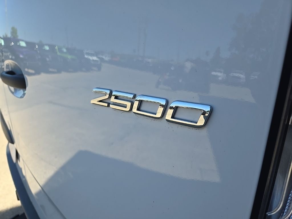 Used 2025  Mercedes-Benz Cargo 144 WB image 18