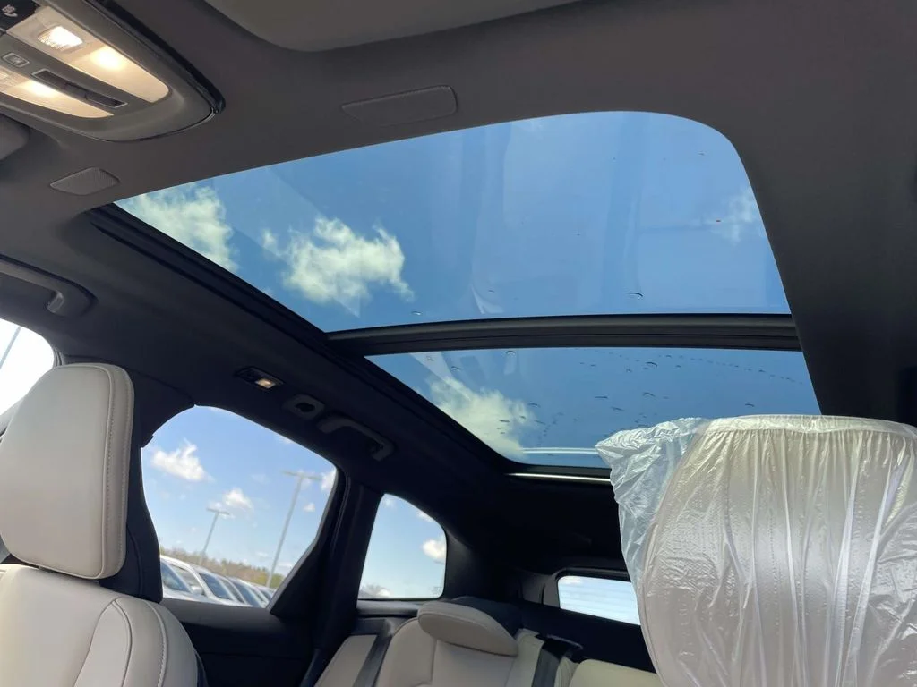 New 2026 Aurora Silver Volvo Plus image 9