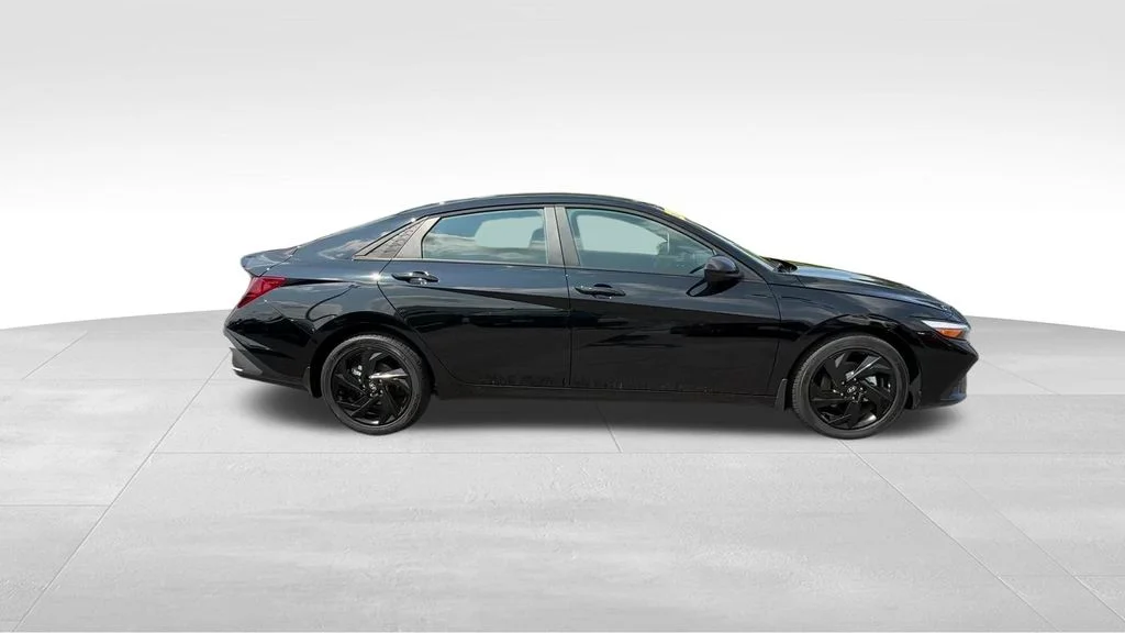 Used 2026 Black Hyundai SEL Sport image 9