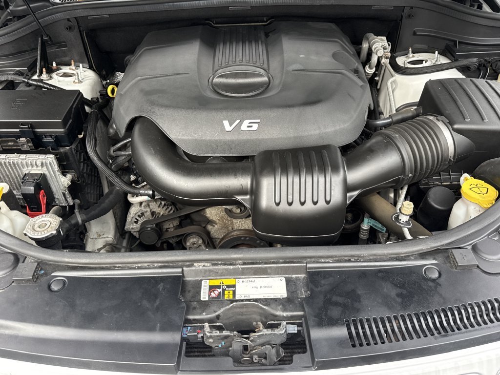 Used 2015 White Jeep Limited image 25