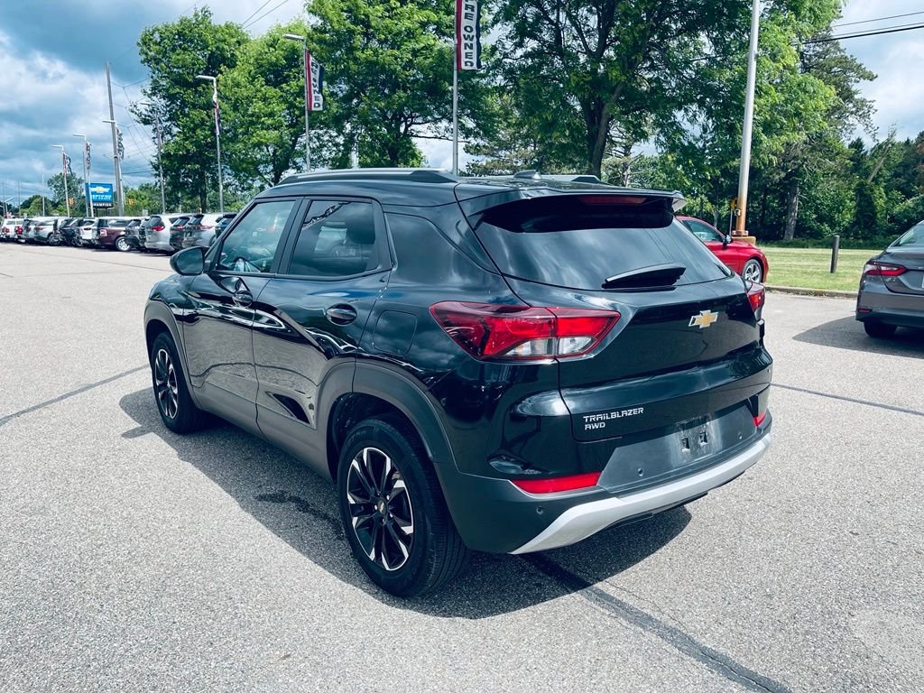 Used 2021 Black Chevrolet LT image 3
