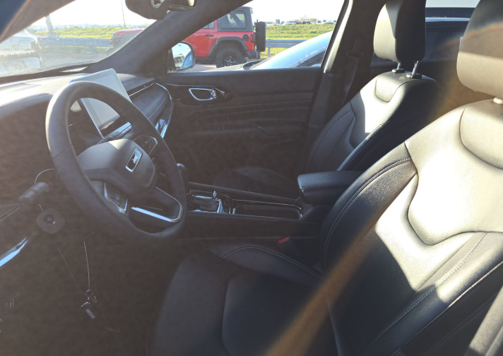 Used 2024 Silver Jeep Limited image 7