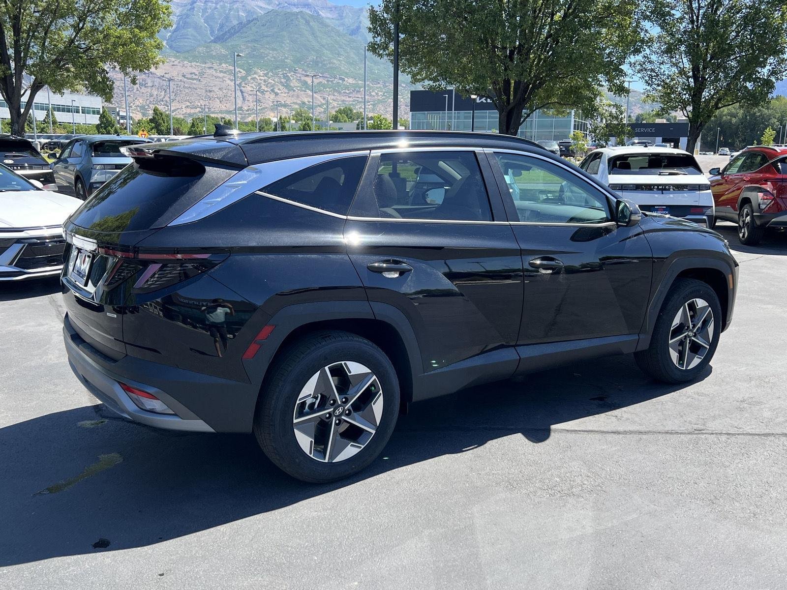 New 2026 Phantom Black Hyundai SEL Premium image 7