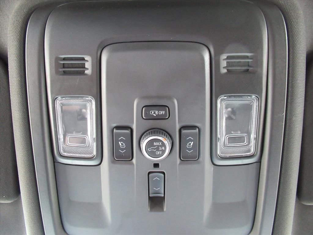 Used 2025 Silver GMC Denali image 29