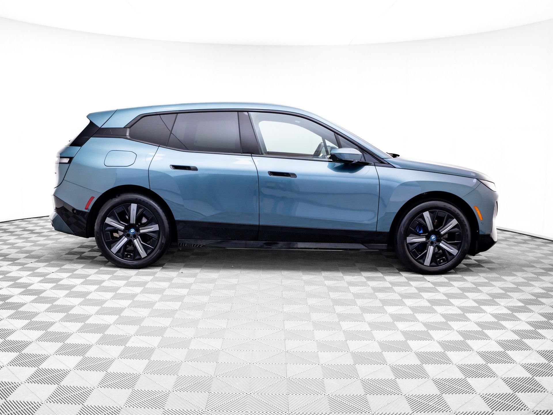 Used 2024 Blue BMW xDrive50 image 6