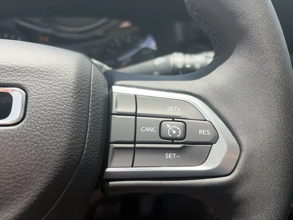 New 2026 Fathom Blue Pearl-Coat Exterior Paint Jeep Latitude image 21