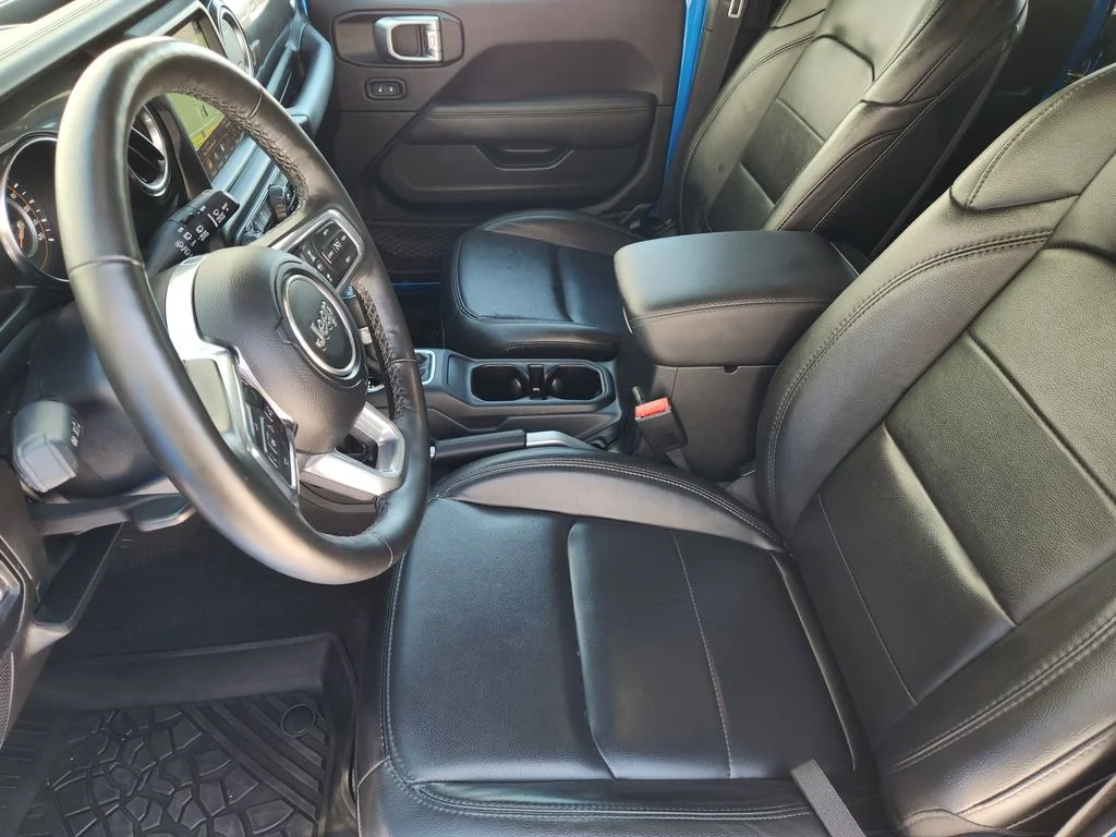 Used 2022 Hydro Blue Pearlcoat Jeep Unlimited Sahara Altitude image 15