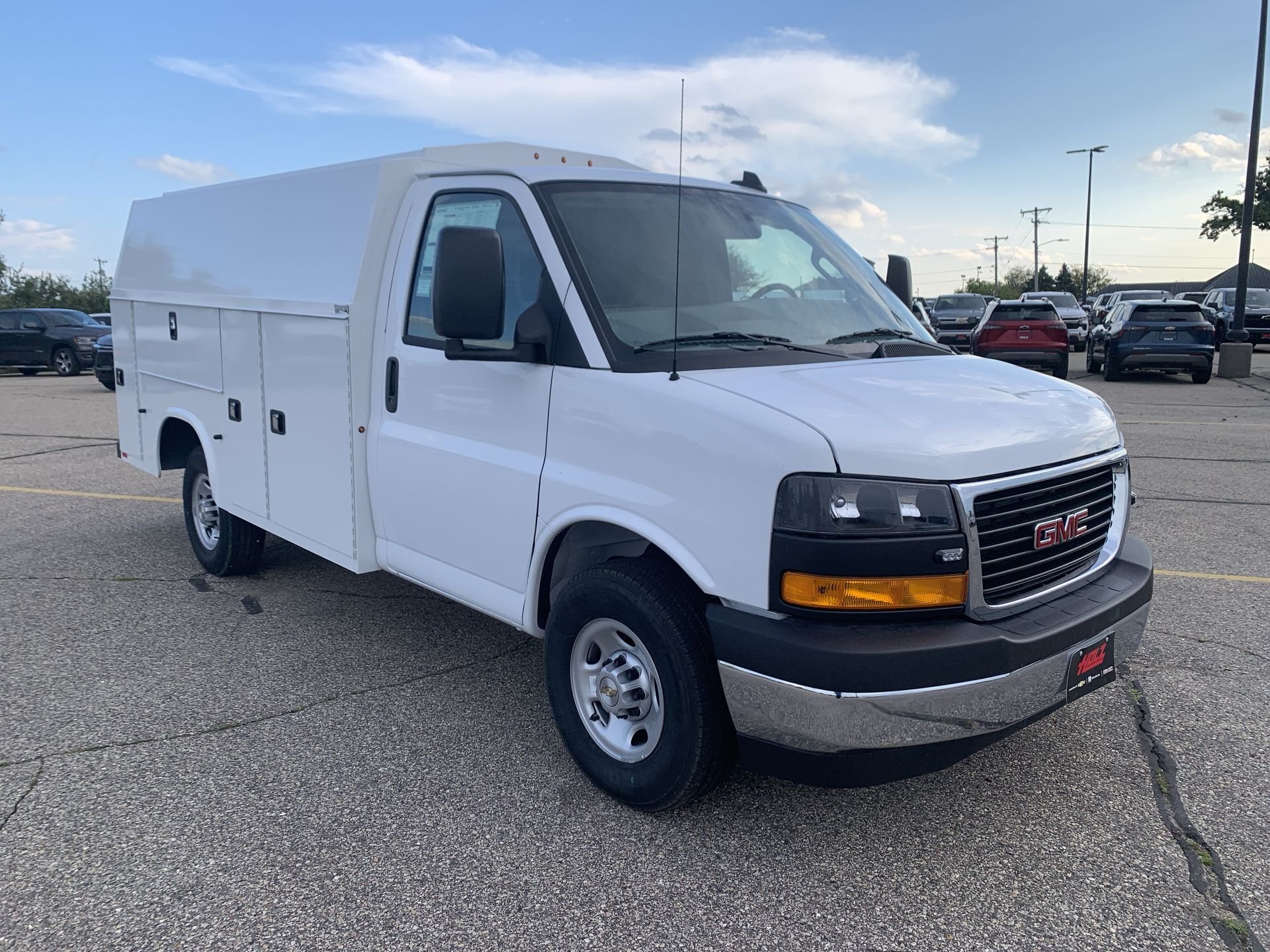 New 2025 Summit White GMC 1WT image 39