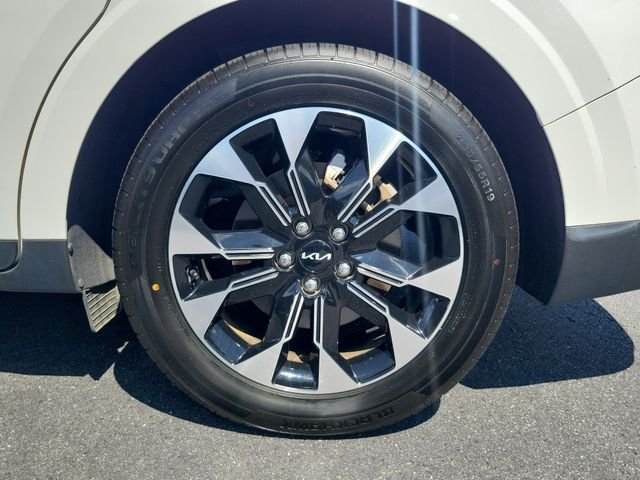 Used 2024 White Kia EX image 8