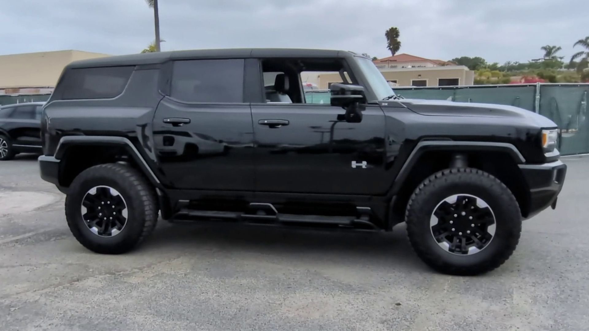 2024 GMC Hummer EV 3X SUV's photo