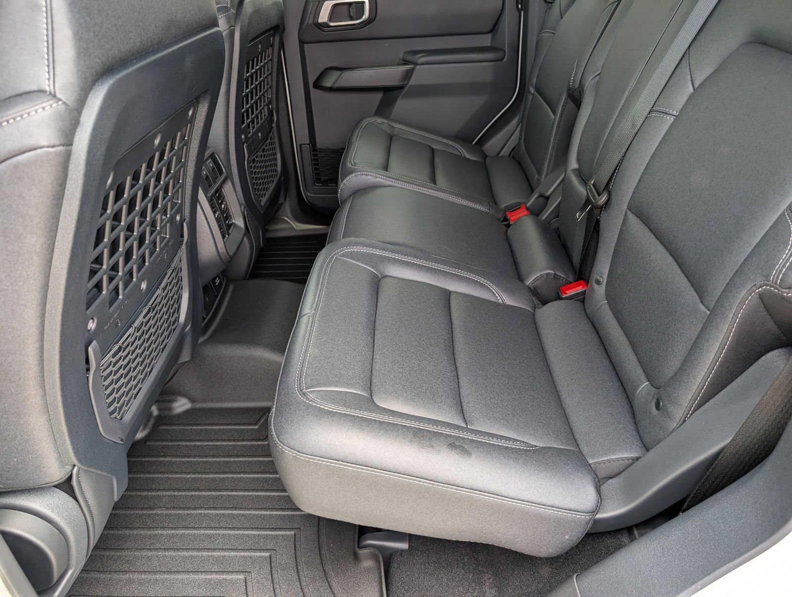 New 2026 Avalanche Gray Ford Big Bend image 30