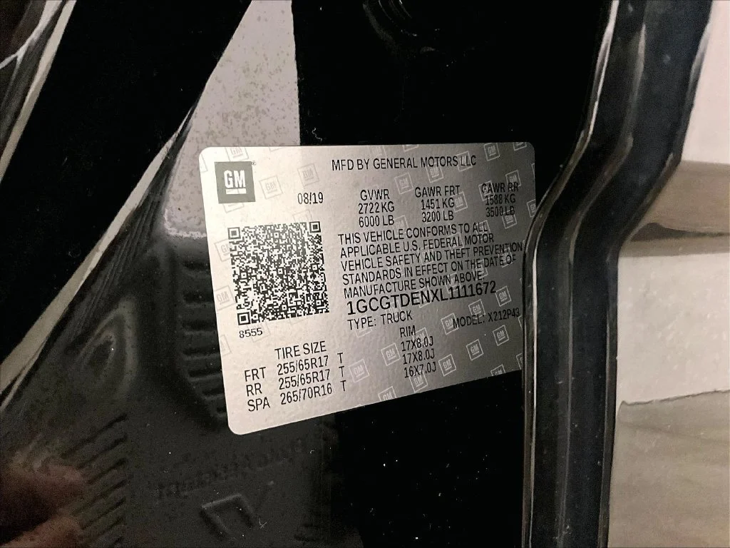 Used 2020 Black Chevrolet Z71 image 20