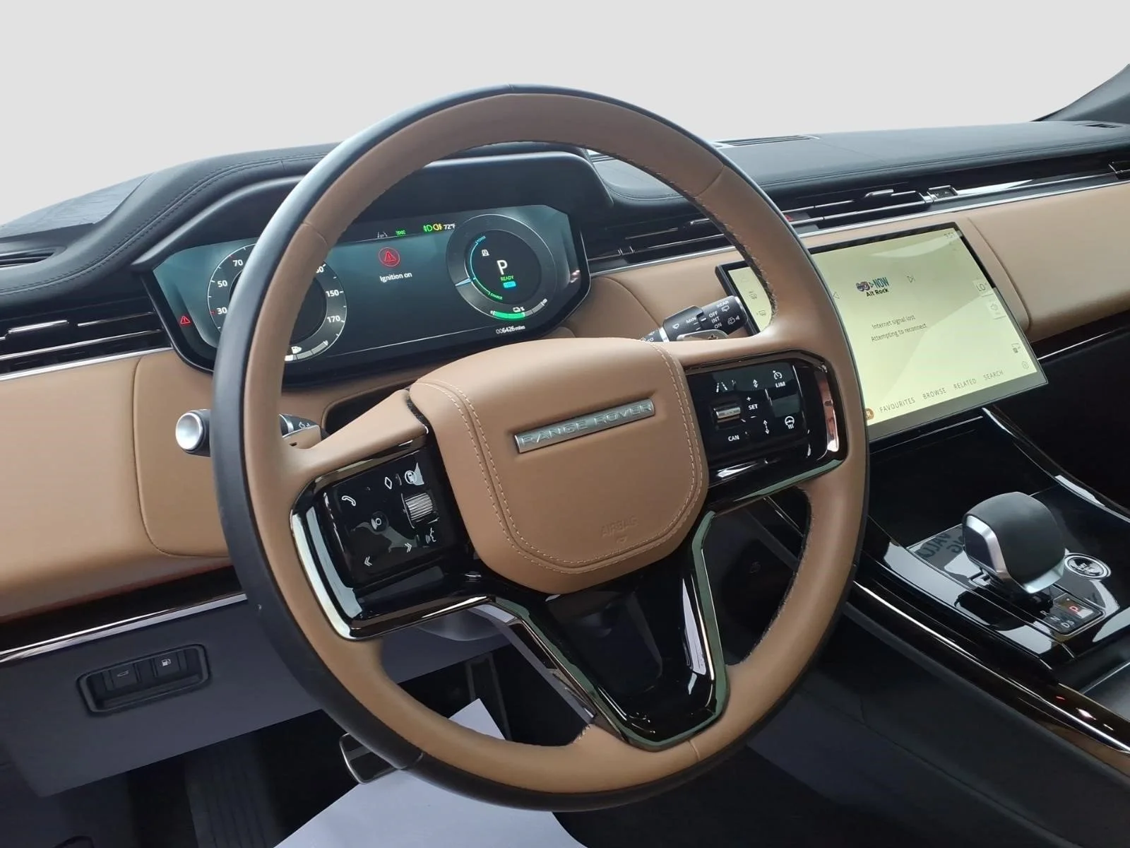 Used 2025 Green Land Rover Dynamic SE image 12