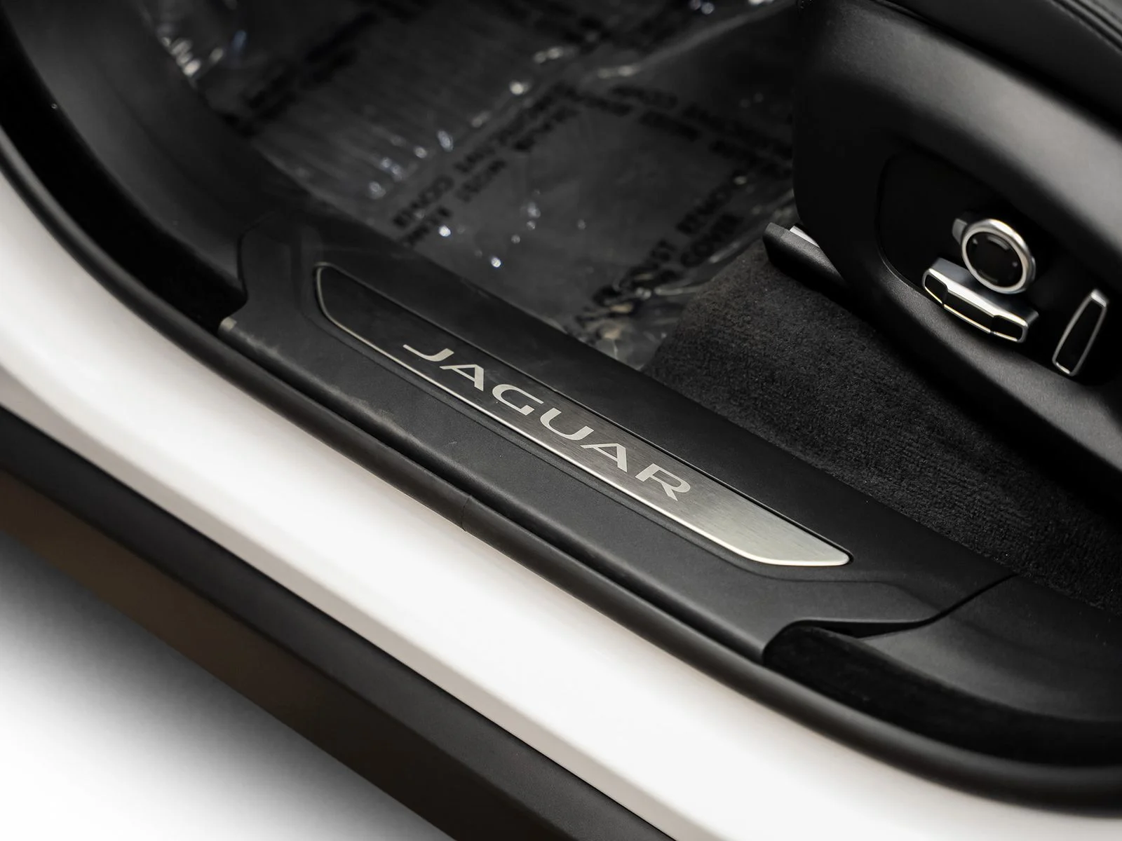 Used 2025 White Jaguar P250 R-Dynamic S image 63