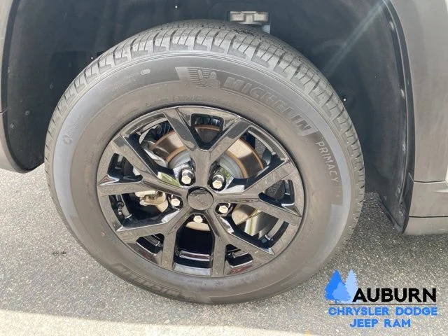 Used 2025 White Jeep Altitude image 10