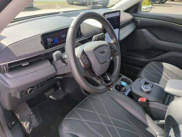 Used 2024 White Ford Select image 15