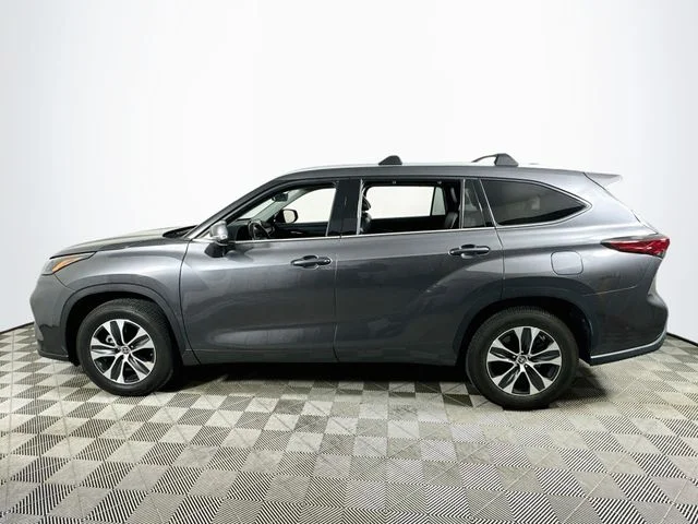 Certified Pre-Owned 2022 Toyota Highlander Hybrid XLE