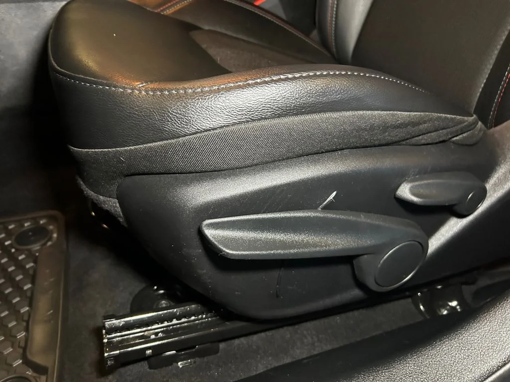 Used 2025 Bright White Jeep Trailhawk image 21