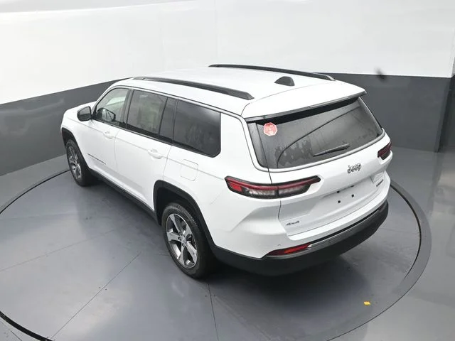 New 2026 Bright White Clear-Coat Exterior Paint Jeep Limited image 15