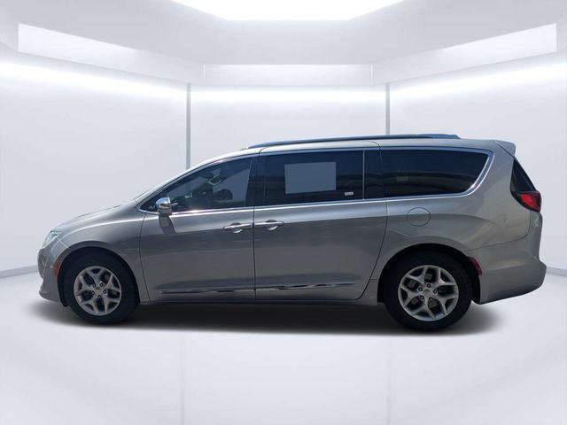 Used 2020 Silver Chrysler Limited image 6