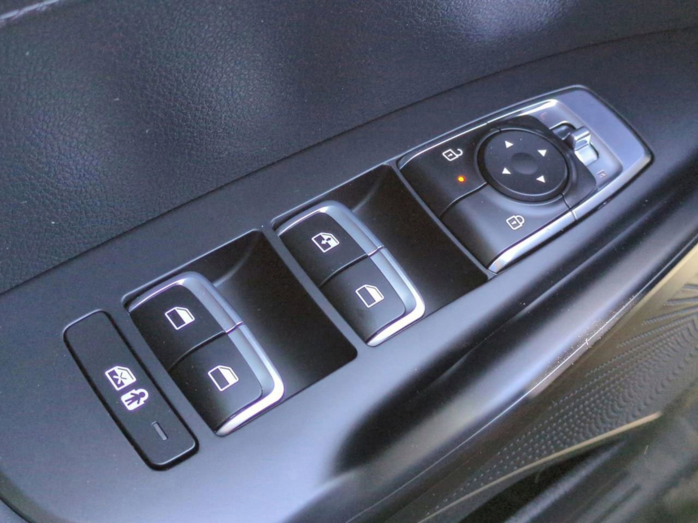 New 2026 Snow White Pearl Kia LXS FWD image 19