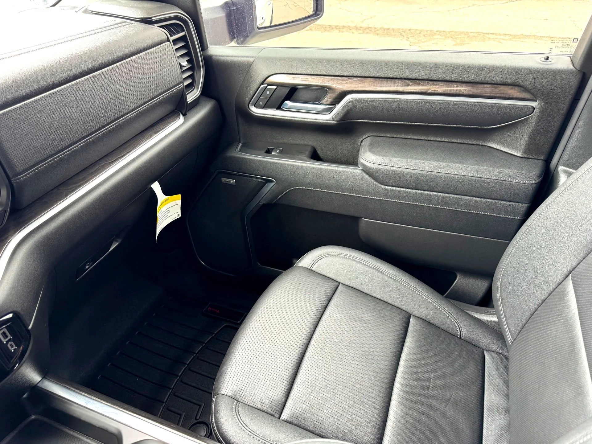 Used 2025 Summit White Chevrolet LTZ image 33