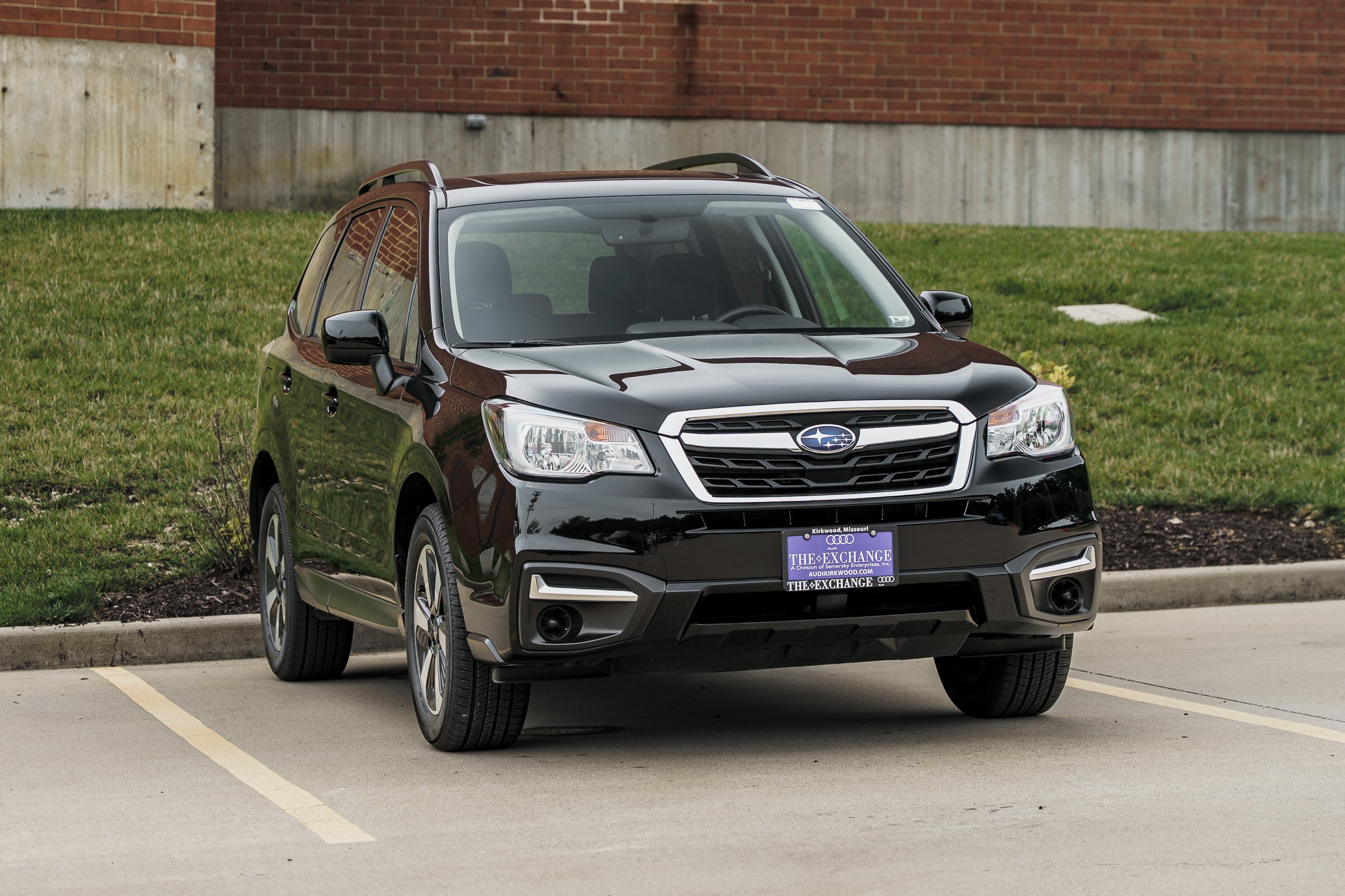 Used 2018 Subaru Forester Premium with VIN JF2SJAEC5JH567548 for sale in Kirkwood, MO