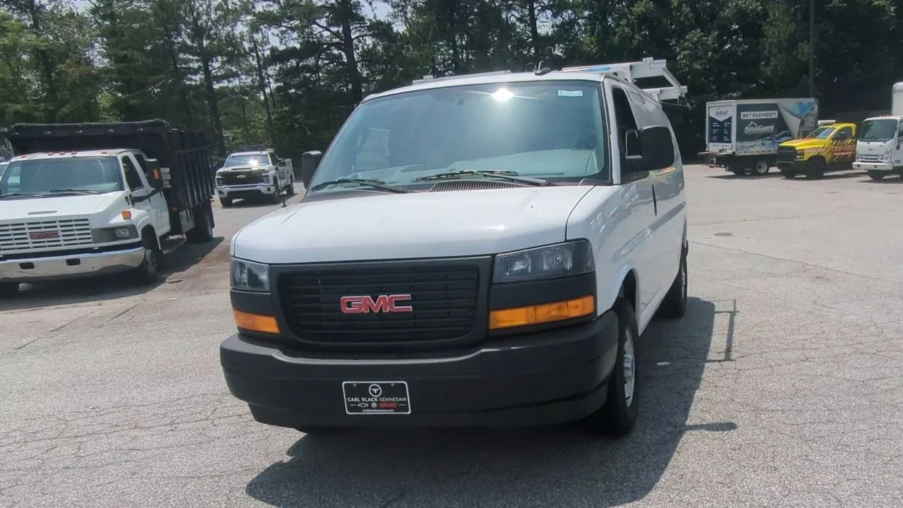 New 2025 Summit White GMC Work Van image 3