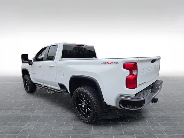 Used 2024 Summit White Chevrolet LT image 6