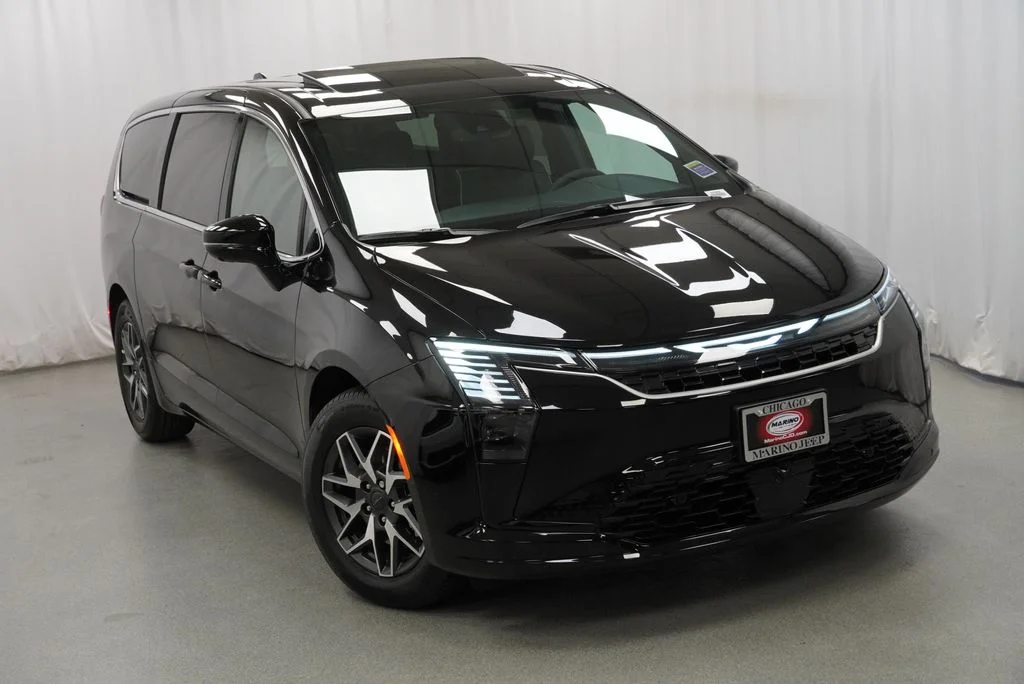 New 2027 Diamond Black Crystal Pearl-Coat Paint Chrysler Limited image 18