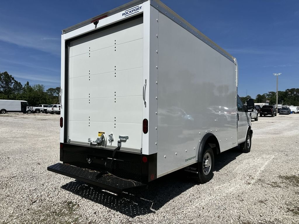 New 2025 Summit White Chevrolet 1WT image 16