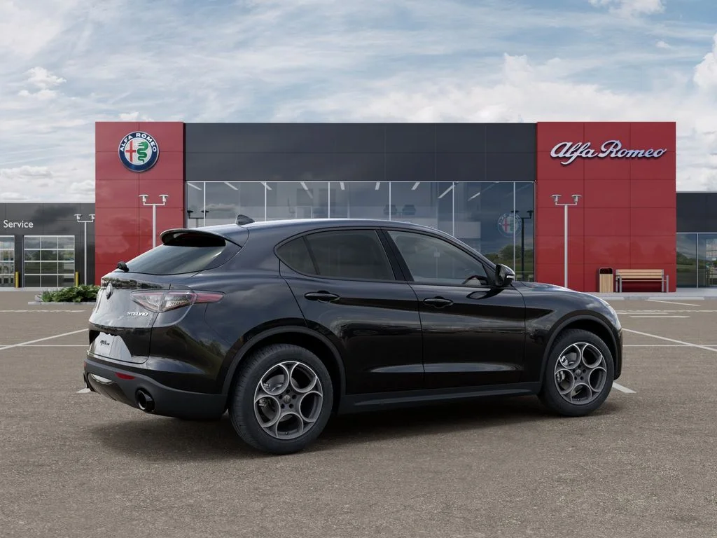 New 2026 Vulcano Black Metallic Exterior Paint Alfa Romeo Base image 4