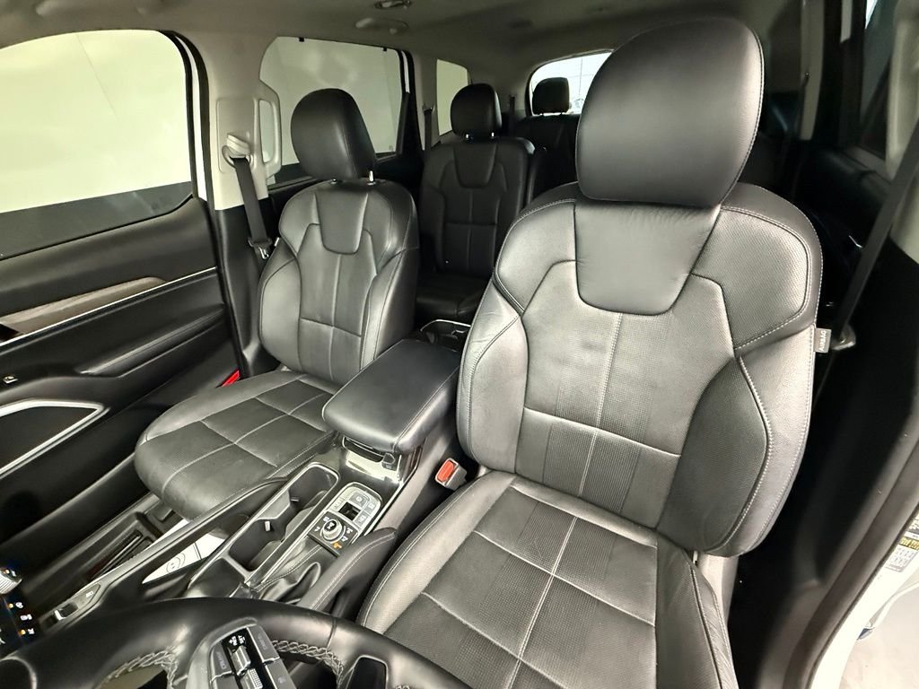 Used 2021 White Kia EX image 59