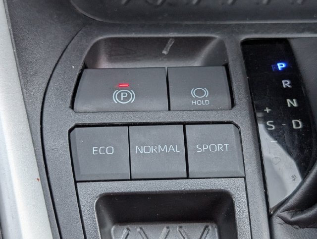 Used 2025 White Toyota XLE image 20