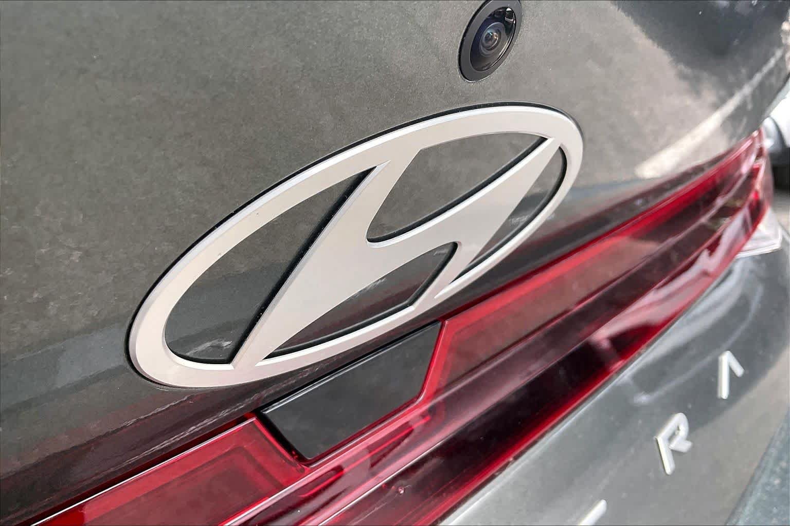 Used 2026 Amazon Gray Hyundai SE image 31