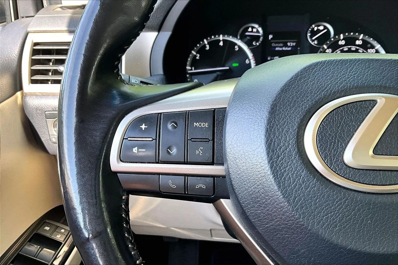 Used 2020  Lexus 460 image 30