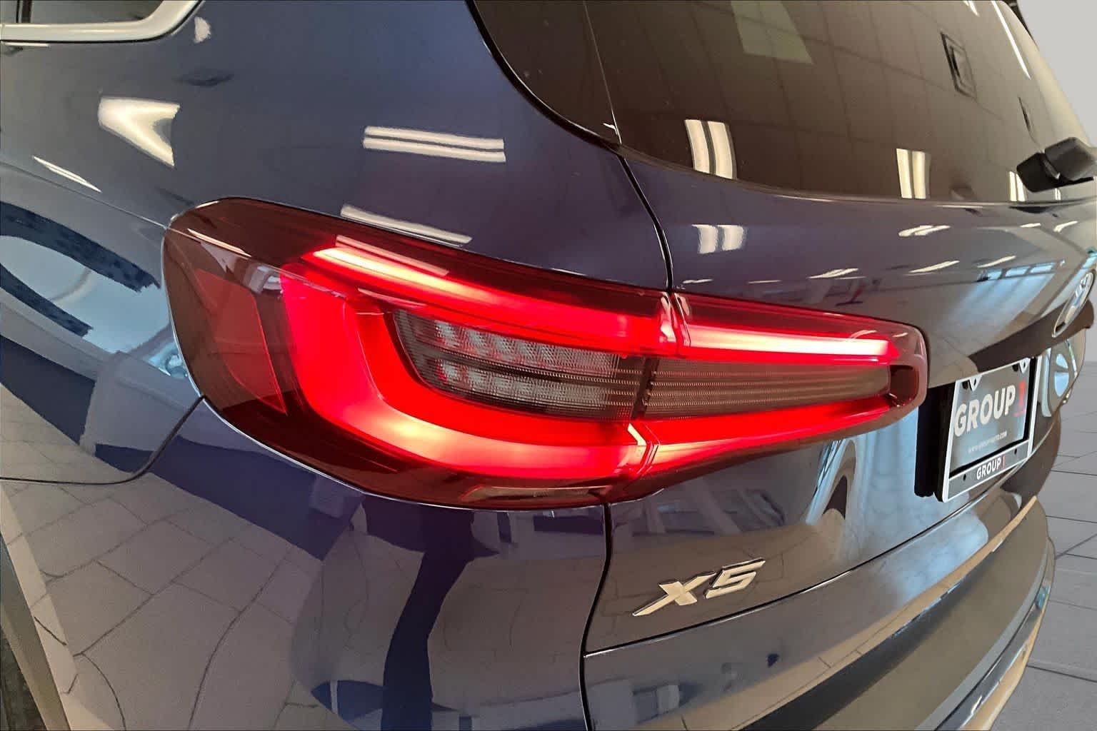 Used 2022 Phytonic Blue Metallic BMW sDrive40i image 28