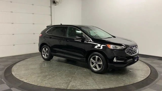 Used 2020 Black Ford SEL image 2