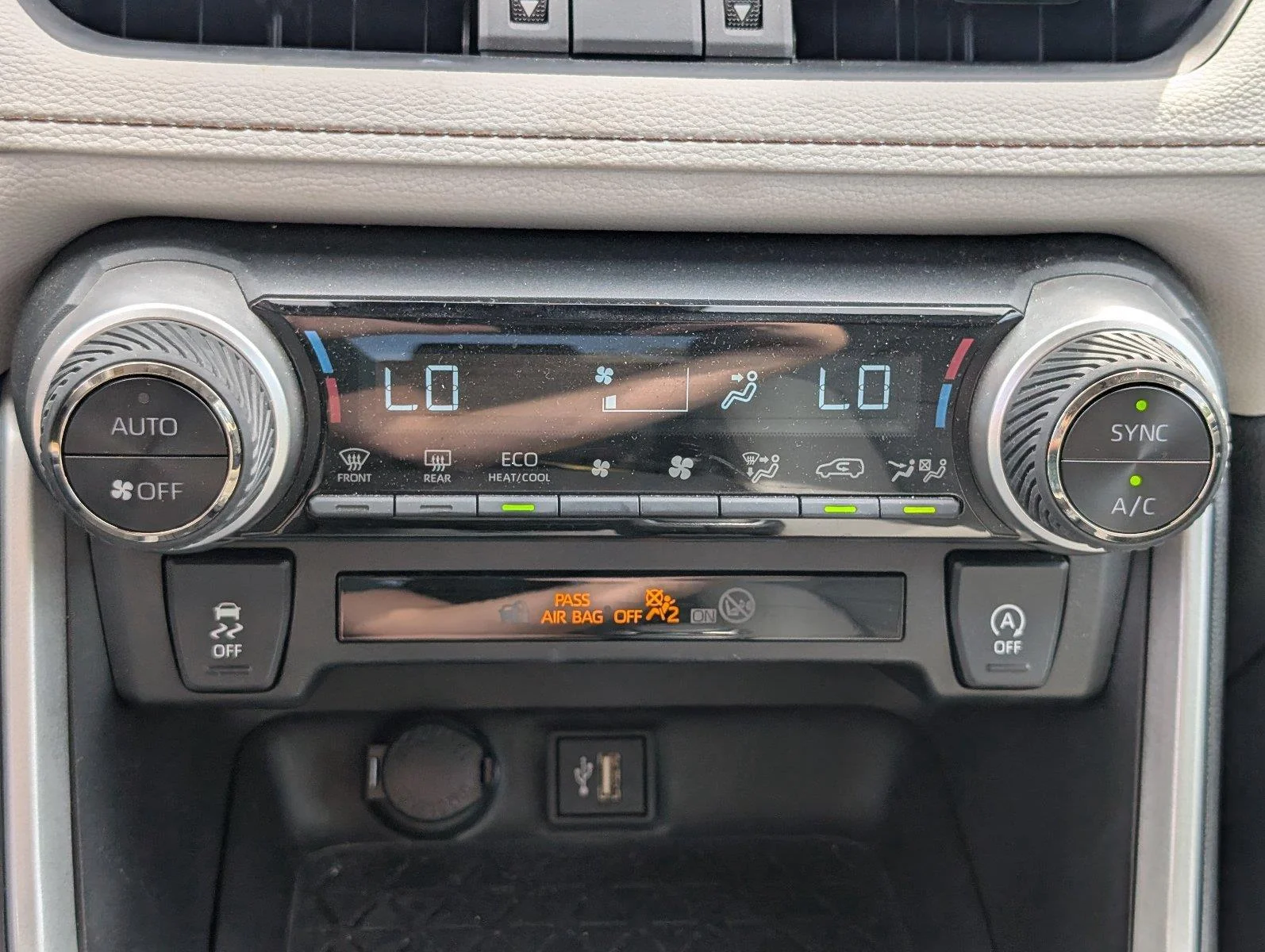 Used 2024 Silver Sky Metallic Toyota XLE Premium image 23