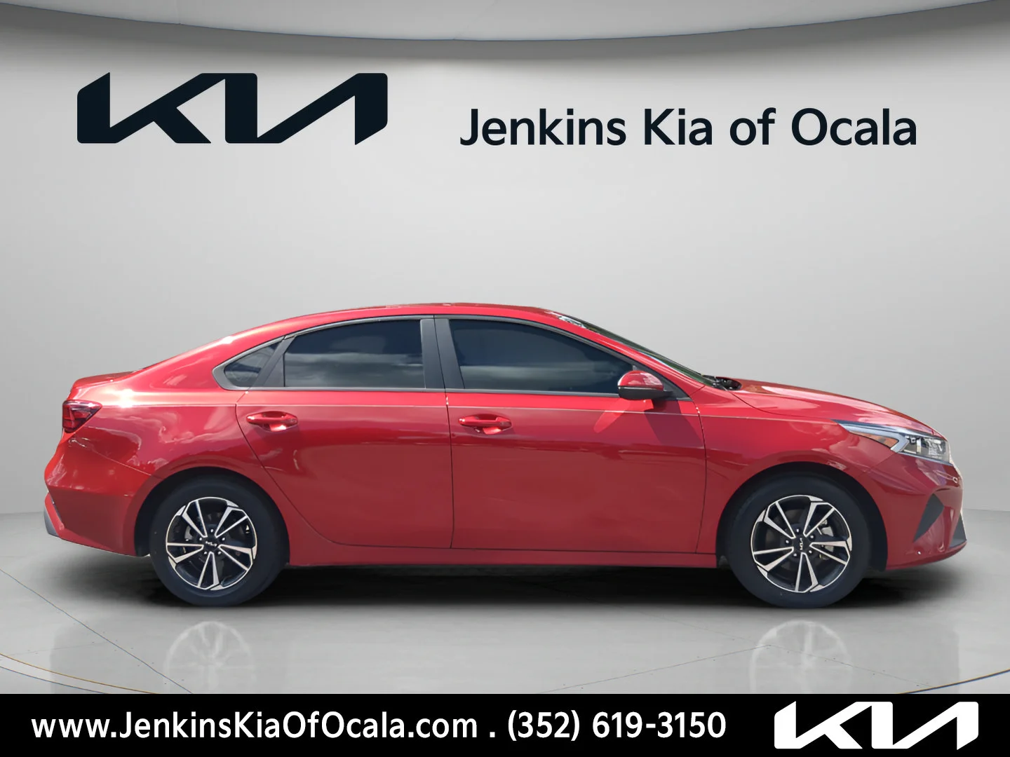 Used 2024 Currant Red Kia LXS image 2